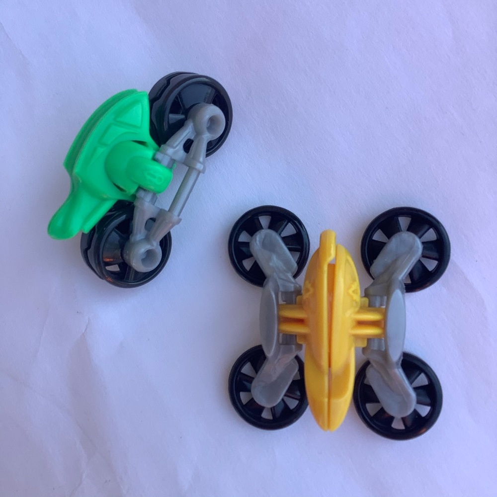 Kinder Joy 2 Motor Scooter Monster Transformer